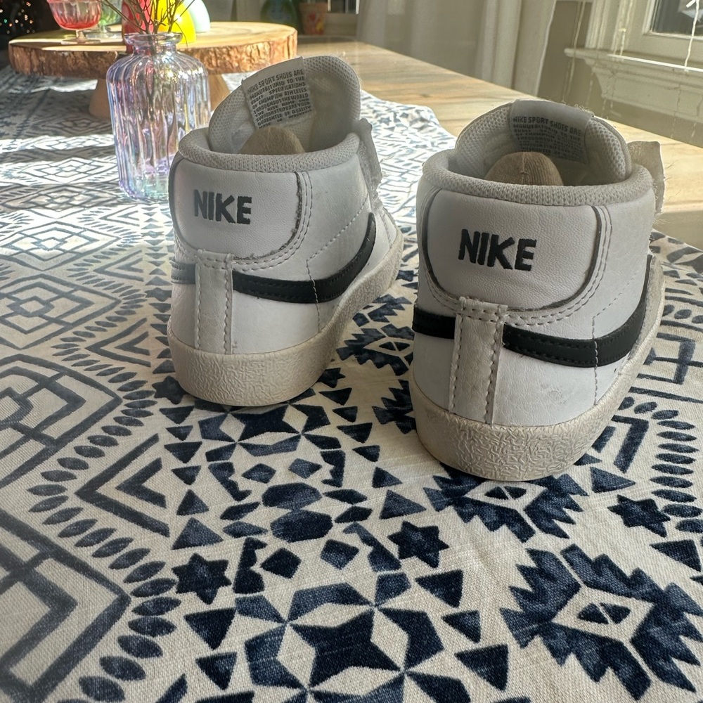 Nike Blazer Mid ‘77 Kids High Mid Top Sneakers - White/Grey and Black Size 8 c - Picture 4 of 4
